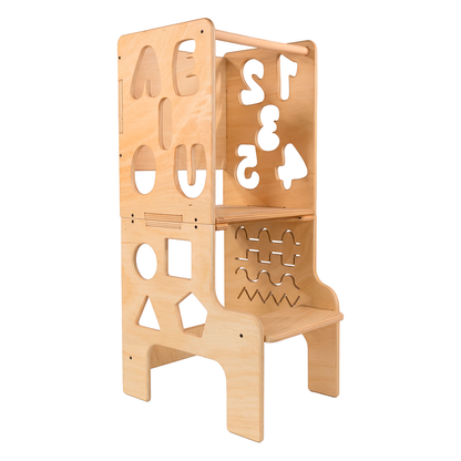 Torre de aprendizaje Montessori en acabado de madera natural, fondo blanco