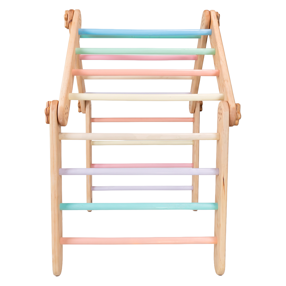 Vista lateral de triángulo Pikler Evolutivo de madera con peldaños de colores